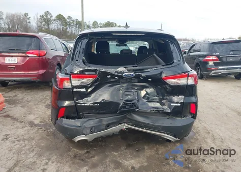 2020 Ford Escape Titanium z USA, uszkodzony, nr VIN 1FMCU9J95LUB27967